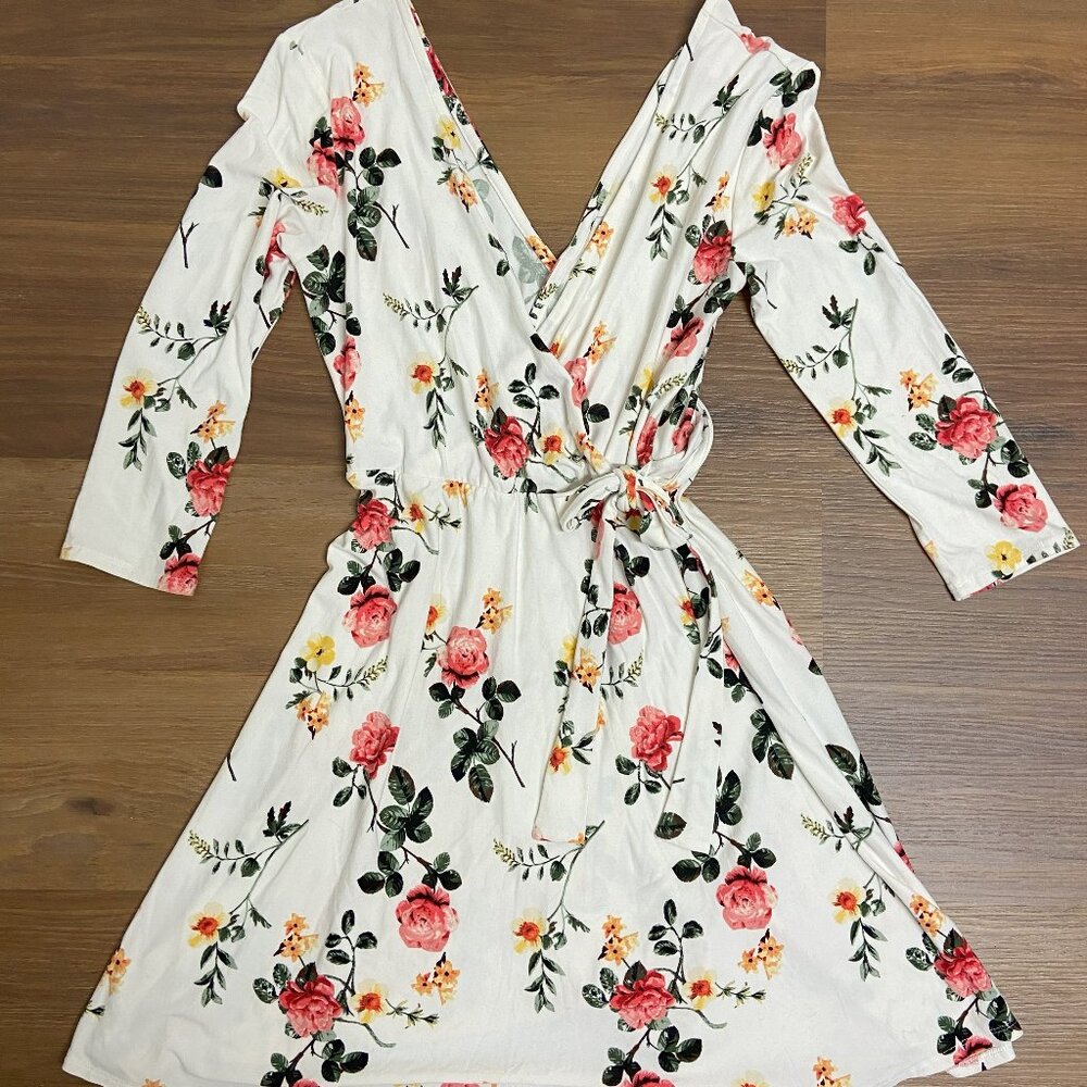 White Floral Short Wrap Dress No boundaries Size M 7 8 9 Pink Green Yellow